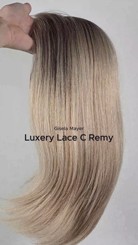 Aujourd&rsquo;hui, on vous montre ce mod&egrave;le en d&eacute;tail !
Luxery Lace C Remy HH &ndash; Gisela Mayer
Cheveux naturels Remy + tulle cin&eacute;ma = effet cuir chevelu bluffant 🤍
🎨 Coloris : Lightbernstein Rooted

Un carr&eacute; long chic, doux, hyper naturel&hellip; parfait pour un rendu discret et &eacute;l&eacute;gant au quotidien.
Caract&eacute;ristiques :
✔️ Cheveux naturels 100% Remy Hair
✔️ Coupe : carr&eacute; long
✔️ Longueur : environ 35 cm
✔️ Tulle cin&eacute;ma pour un rendu frontal invisible
✔️ Confort id&eacute;al pour les cuirs chevelus sensibles ou fragilis&eacute;s
✔️ Adapt&eacute;e en cas de cancer, alop&eacute;cie ou pelade

📝Prise en charge possible :
Ce mod&egrave;le peut entrer dans la prise en charge Classe IV avec un remboursement S&eacute;curit&eacute; Sociale jusqu&rsquo;&agrave; 350&euro; (selon prescription et situation).

🛍️ Bient&ocirc;t disponible sur clic-perruques.fr
📩 Besoin d&rsquo;un conseil couleur/taille ? On est l&agrave; pour vous accompagner. 🫶

____
#perruque #prothesecapillaire #alop&eacute;cie #cancer #cheveuxnaturels Vous aimez ce type de video ?