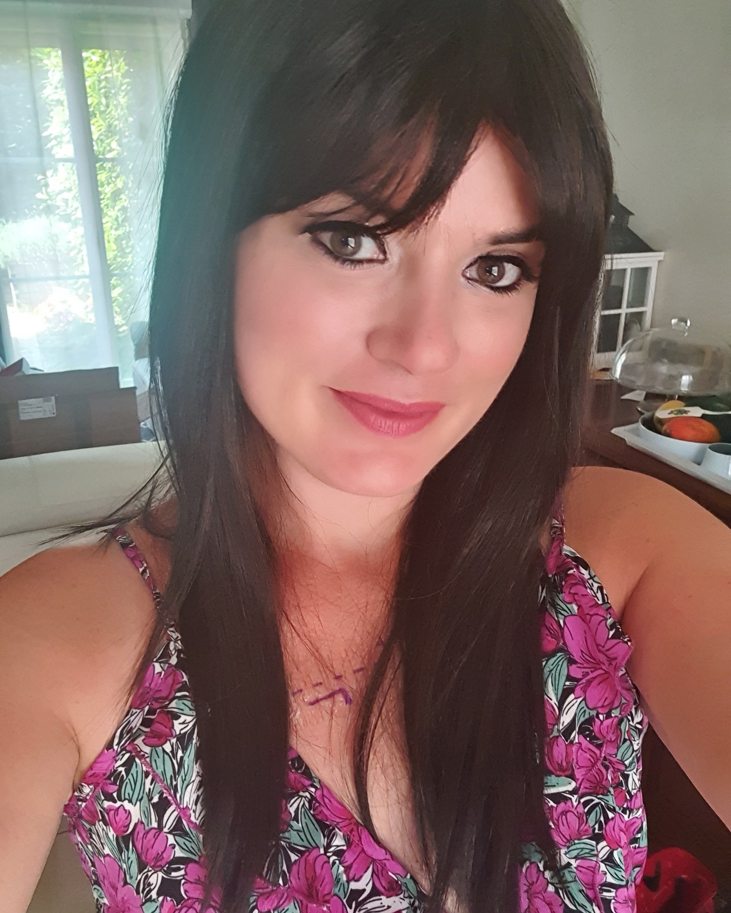 Magnifique Sol&egrave;ne avec le mod&egrave;le Cher en Espresso Mix 🥰

Des cheveux longs avec une belle frange&hellip; un style ind&eacute;modable qu&rsquo;on adore 🤎
Et cette couleur lui va parfaitement bien ✨

Recevoir vos photos, voir vos sourires, partager un petit bout de votre histoire&hellip; c&rsquo;est vraiment ce qui donne tout son sens !
___
#clicperruque #wigs #perruques #hairloss #cancer #alopecie