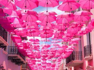Parapluies rose pour Octobre rose, le mois de sensibilisation au cancer du sein